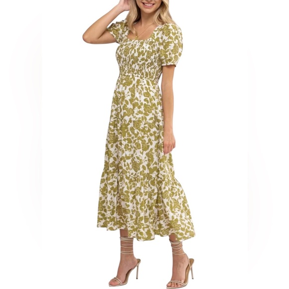 August Sky Dresses & Skirts - NWT August Sky Women’s Floral Puff Sleeve Smocked Midi Dress
